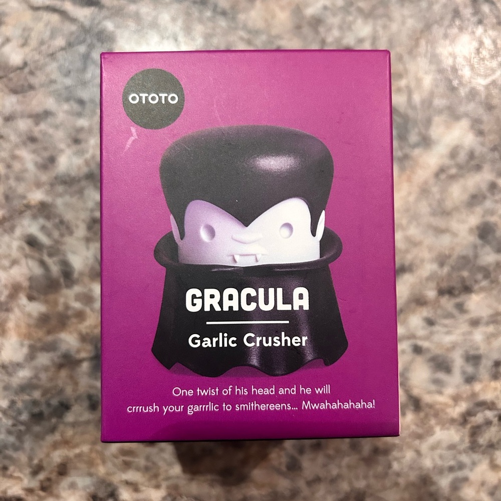 Gracula Garlic Crusher - Black and White